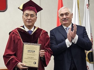 Геолог Курмангазы Исказиев стал Почетным доктором Губкинского университета