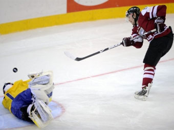 Сборная Швеции по хоккею проиграла Латвии