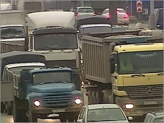 Водителей-тихоходов предлагают штрафовать