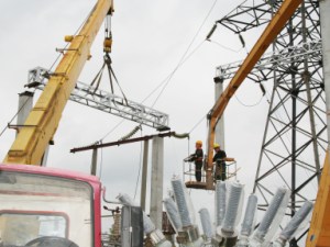 «Тулэнерго» устанавливает при реконструкции ЛЭП многогранные металлические опоры