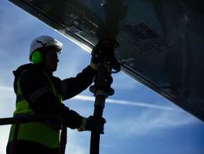 «Газпромнефть-Аэро» начала заправки иностранных авиакомпаний в Калуге и Белграде