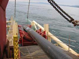 Два корабля в Восточно-Китайском море ведут 