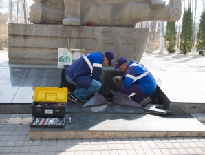 «Газпром газораспределение Самара» подготовил мемориал «Вечный огонь» к празднованию Дня Победы