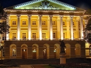 «Ленсвет» займется обслуживанием подсветки фасада Смольного