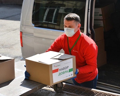 300 добровольцев «Татнефти» начали доставлять жителям региона «наборы добра»