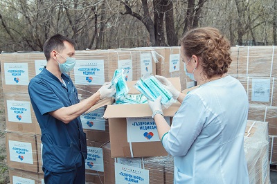 «Газпром нефть» направляет в Омск средства защиты для медиков