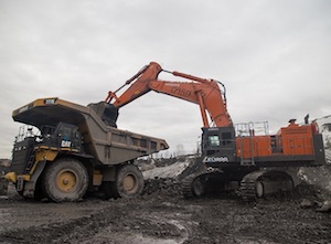 Разрез «Распадский» пополнил парк спецтехники новыми экскаваторами