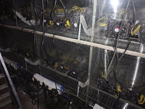 В Новгородской области энергетики обнаружили майнинг-ферму криптовалюты, незаконно подключенную к электросетям