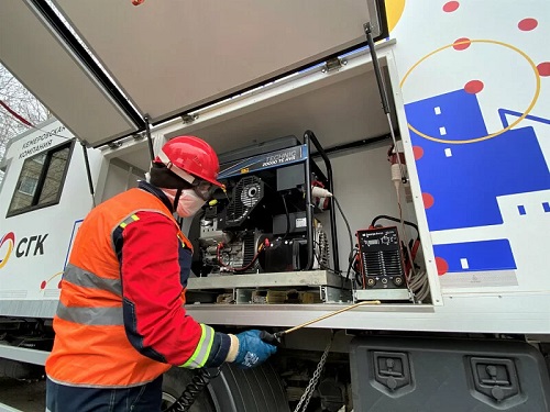 Почти стерильные: вахтовики СГК дезинфицируют автомобили ремонтных бригад теплосетей АДБАХом (видео)