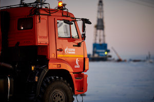 «Мессояханефтегаз» раньше срока закрыл автозимник из-за аномально теплой погоды