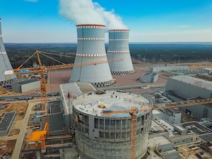 Здание реактора второго энергоблока Ленинградской АЁС-2 облицовывают термопанелями
