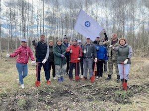 Волонтеры АтомЭнергоСбыта высадили 5 тысяч деревьев в Конышевском лесу
