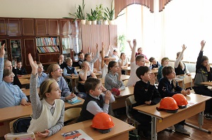 Школьники Екатеринбурга на языке жестов объяснили своим одноклассникам правила газовой безопасности