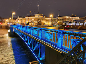 Подсветка Дворцового моста в Санкт-Петербурге временно станет синей