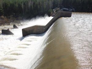 Верхотурская ГЭС увеличила сброс воды для пропуска паводка