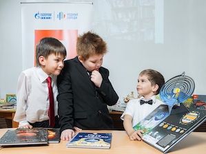 Омский НПЗ поддержал образовательный проект по созданию передвижной коллекции детских книг