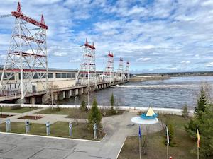 Чебоксарская ГЭС открыла донный водосброс для пропуска половодья