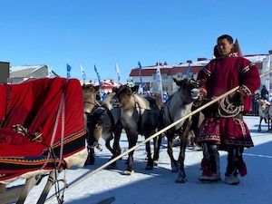 Метать тынзян на хорей и прыгать через нарты