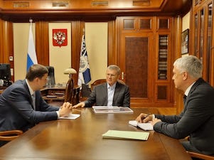 Развитие энергоотрасли СКФО обсудили Юрий Чайка и Роман Левченко