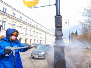 «Ленсвет» присоединился к весенней уборке Петербурга