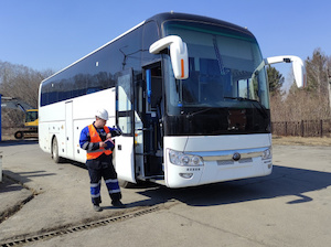 «Стройсервис» будет доставлять горняков на работу на новых комфортных автобусах производства КНР