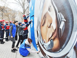 «Россети Урал» украсили свои энергообъекты портретами летчиков-космонавтов