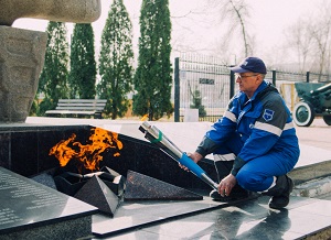 «Газпром газораспределение Самара» провёл техобслуживание мемориала Вечного огня в Жигулёвске