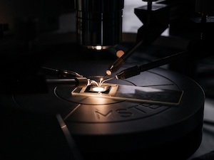 Ученые Томского политеха исследовали новые способы управления свойствами 2D-материалов для гибкой электроники