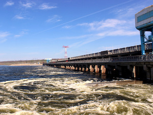Саратовская ГЭС открыла первые глубинные водосбросы