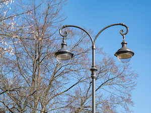 Коммунистическую улицу в историческом центре Кронштадта украсят фонари под старину