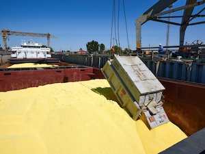 «Газпром газонефтепродукт холдинг» начал отгрузку серы водным транспортом