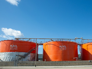 Казатомпром увеличит производство серной кислоты