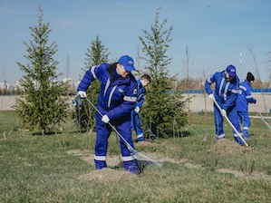 Московский НПЗ присоединился к месячнику по уборке в столице