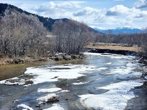 ВГК анализирует состояние рек Углегорского района Сахалина в период весеннего паводка
