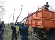 Работники Балаковской АЭС вывезли с городских улиц и парков около 15 тонн мусора в рамках экосубботника