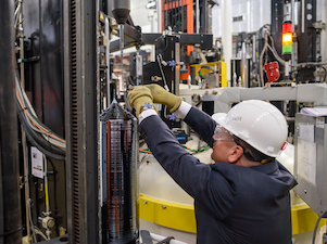 Солнце прокладывает путь по накатанным рельсам