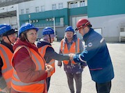 Энергетики Новосибирской ГЭС встретились с ветеранами в преддверии Дня Победы