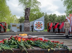 Вечный огонь в поселке Тюльган Оренбургской области переведен на постоянное горение