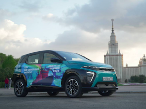 «Ледокол знаний» вывел в первую поездку по Москве электромобиль «Атом»