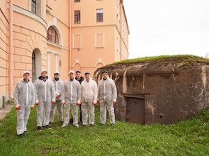 В канун Дня Победы газовики благоустроили памятник в Санкт-Петербурге