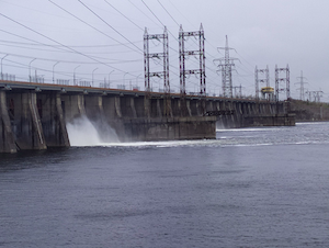 Жигулевская ГЭС открыла водосливную плотину