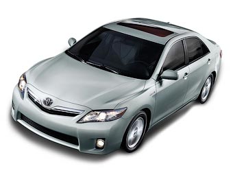 Рестайлинговая Toyota Camry доберется до России в июне