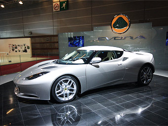 Спорткар Lotus Evora оставят без крыши и задних сидений