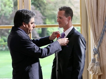 Шумахера наградили орденом Почетного легиона