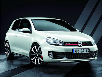 VW и Adidas разработали спецверсию хэтчбека Golf GTI