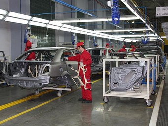 Производство автомобилей в России увеличилось в полтора раза