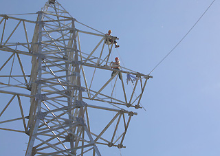 «Вологдаэнерго» монтирует инновационный композитный провод