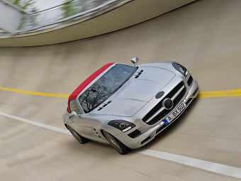 Mercedes-Benz рассекретил родстер SLS AMG