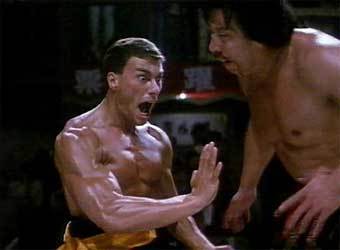 На Ван Дамма подали в суд за неумение обращаться с тренажером