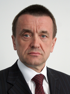 В Группе Е4 – кадровые перестановки